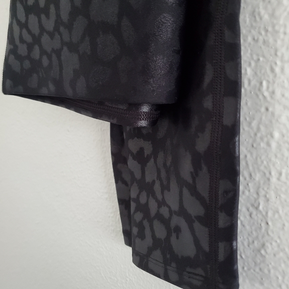 Carbon38 High Rise 7/8 Takara Leopard Legging - Picture 3 of 6